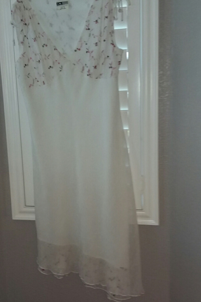 Dress - Picture 2 of 5